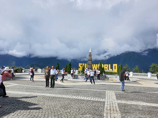 Du khách trở lại Sa Pa hưởng ưu đãi kích cầu trong mùa săn mây